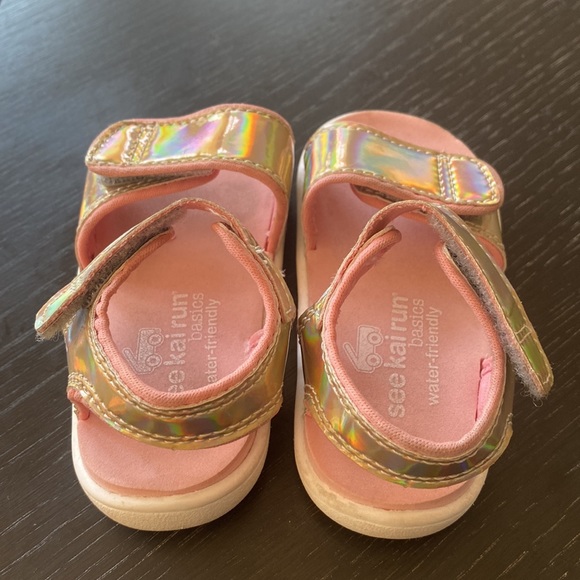 See Kai Run Gold Metallic Adjustable Toddler Girl Sandals Size 5 - Picture 6 of 8